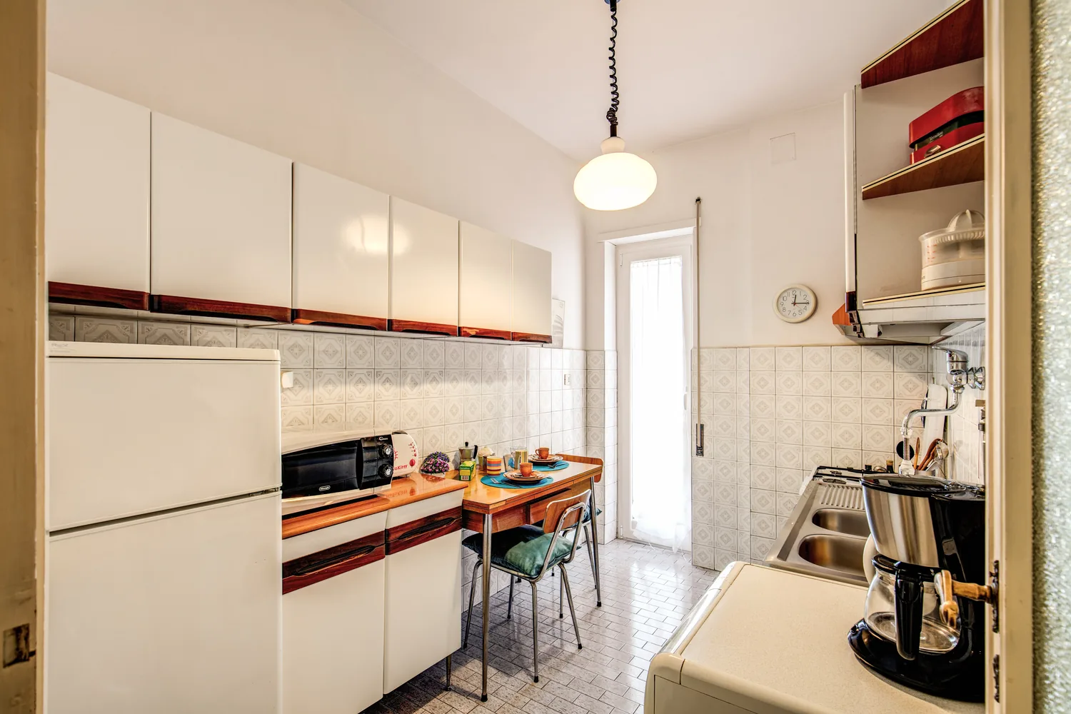 Kitchen dining area