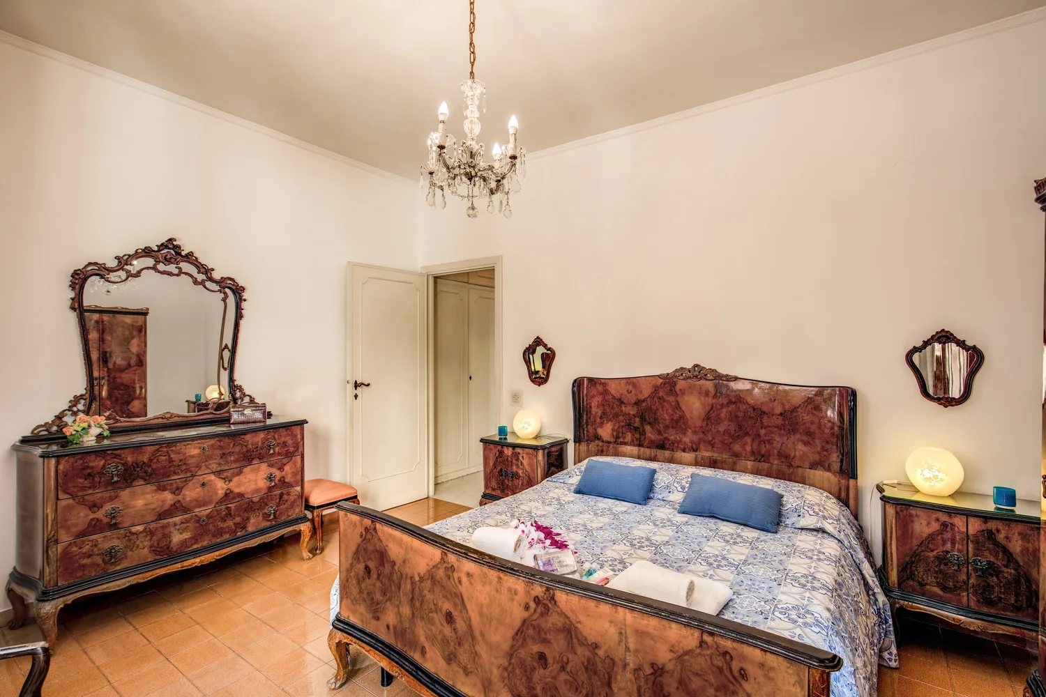 Main bedroom detail