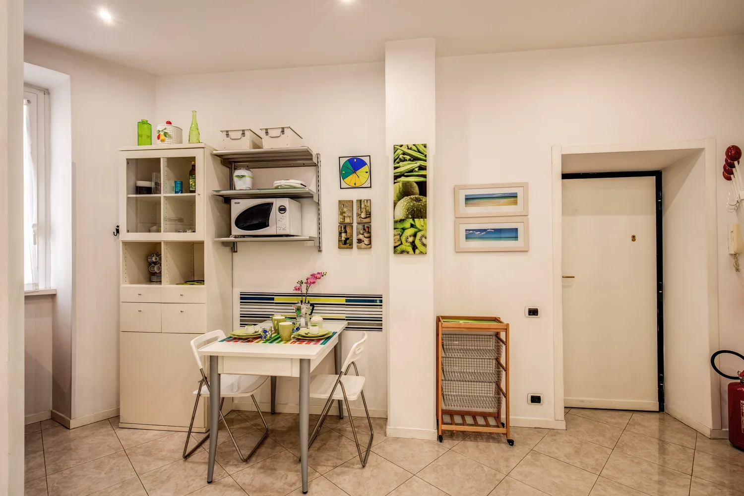 Open kitchen and entrance