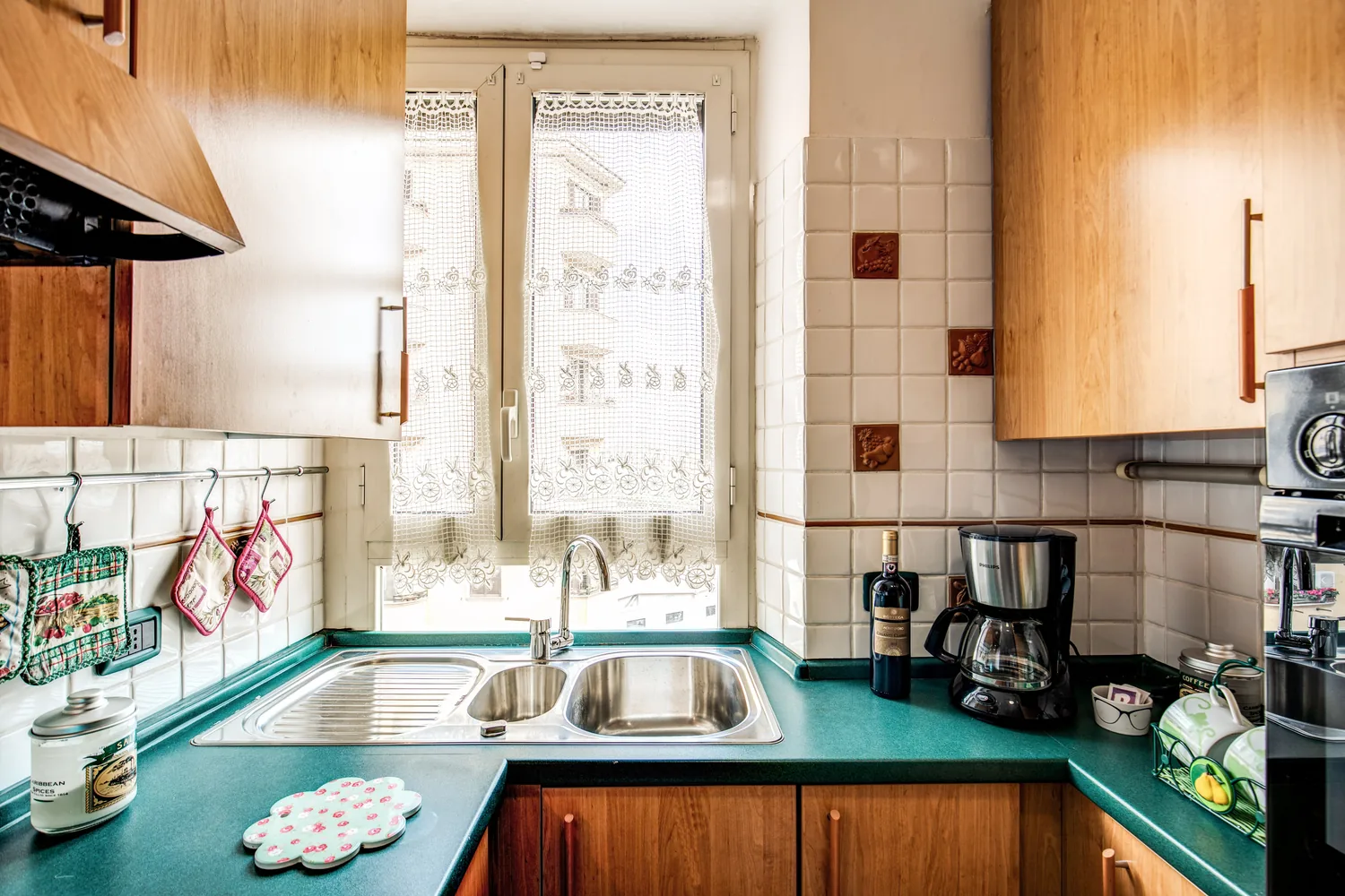 Kitchen dining area